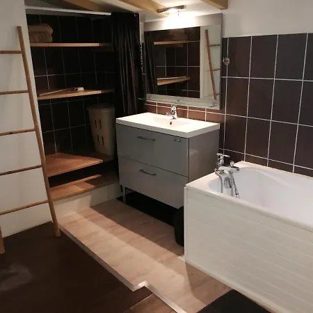 Jolie Maison De Ville Avec Terrasse Ombragée Hébergement de vacances