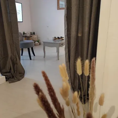 Hébergement de vacances Jolie Maison De Ville Avec Terrasse Ombragée