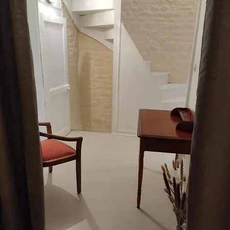 Jolie Maison De Ville Avec Terrasse Ombragee